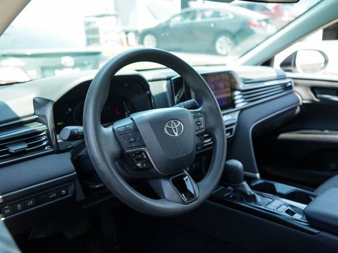 Used 2025 Toyota Camry LE image 7