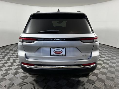 Used 2024 Jeep Grand Cherokee Limited RWD image 6