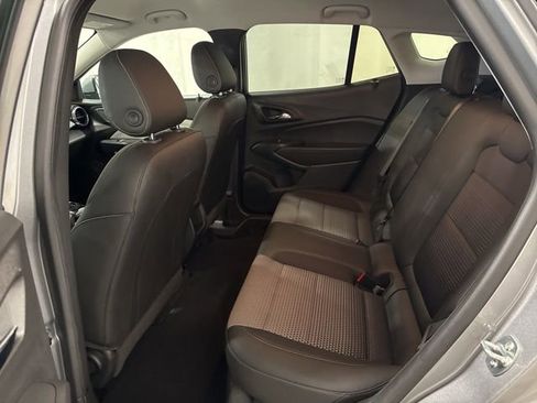 Used 2025 Chevrolet Trax LT w/ LT Convenience Package FWD image 20