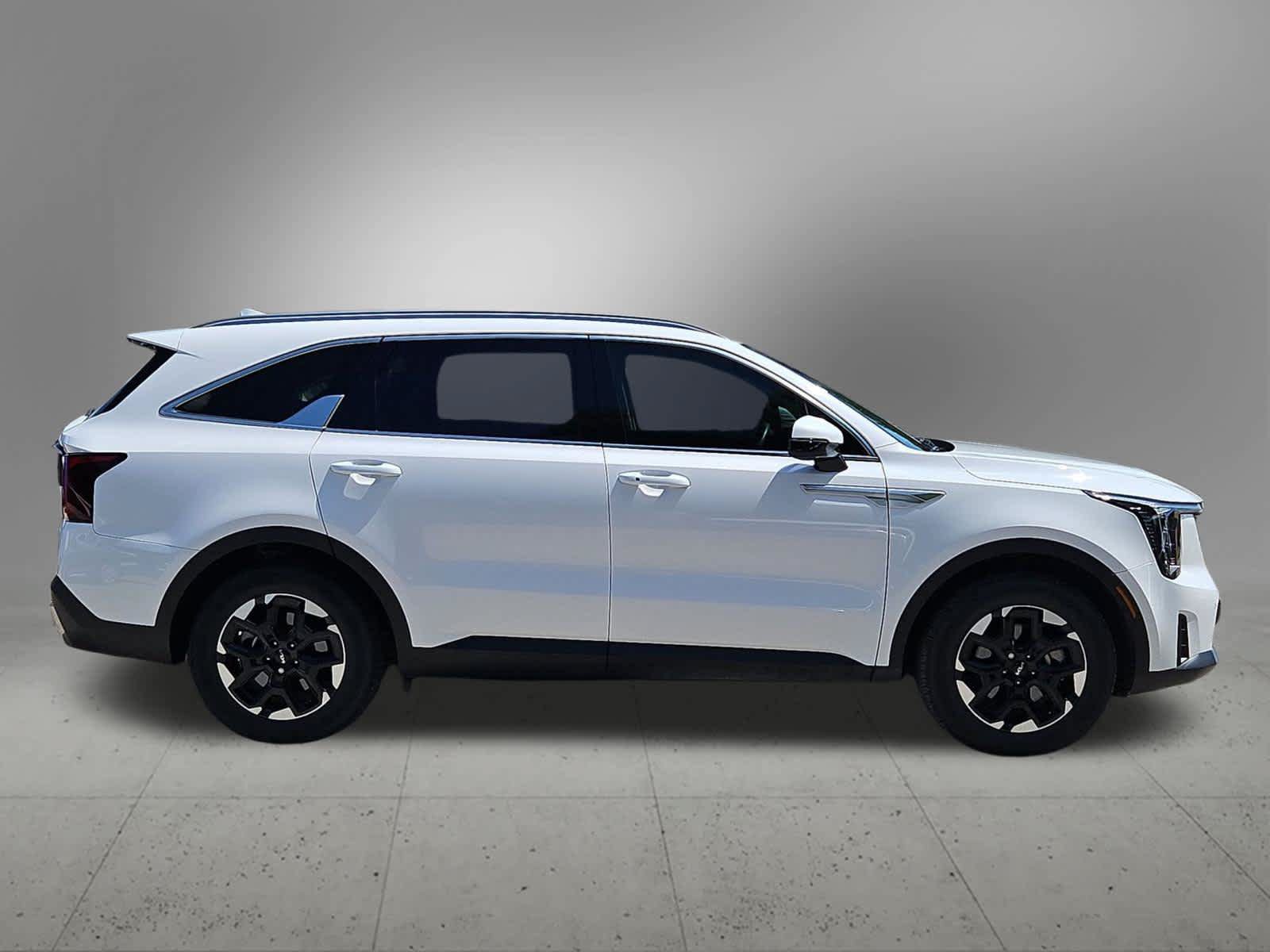 Certified 2025 Kia Sorento S FWD image 7