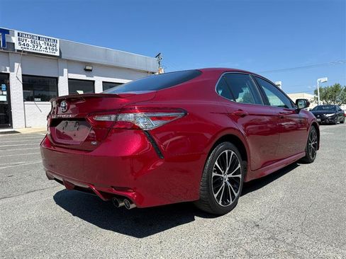 Used 2018 Toyota Camry SE FWD image 6