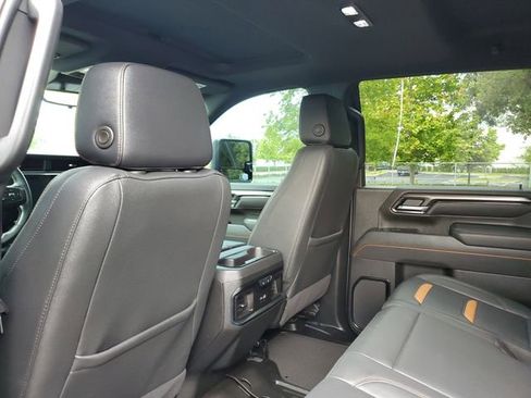Used 2025 GMC Sierra 2500 AT4 w/ AT4 Premium Plus Package AWD/4WD image 10