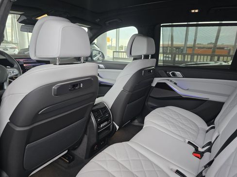 New 2026 BMW X7 xDrive40i w/ Premium Package image 14