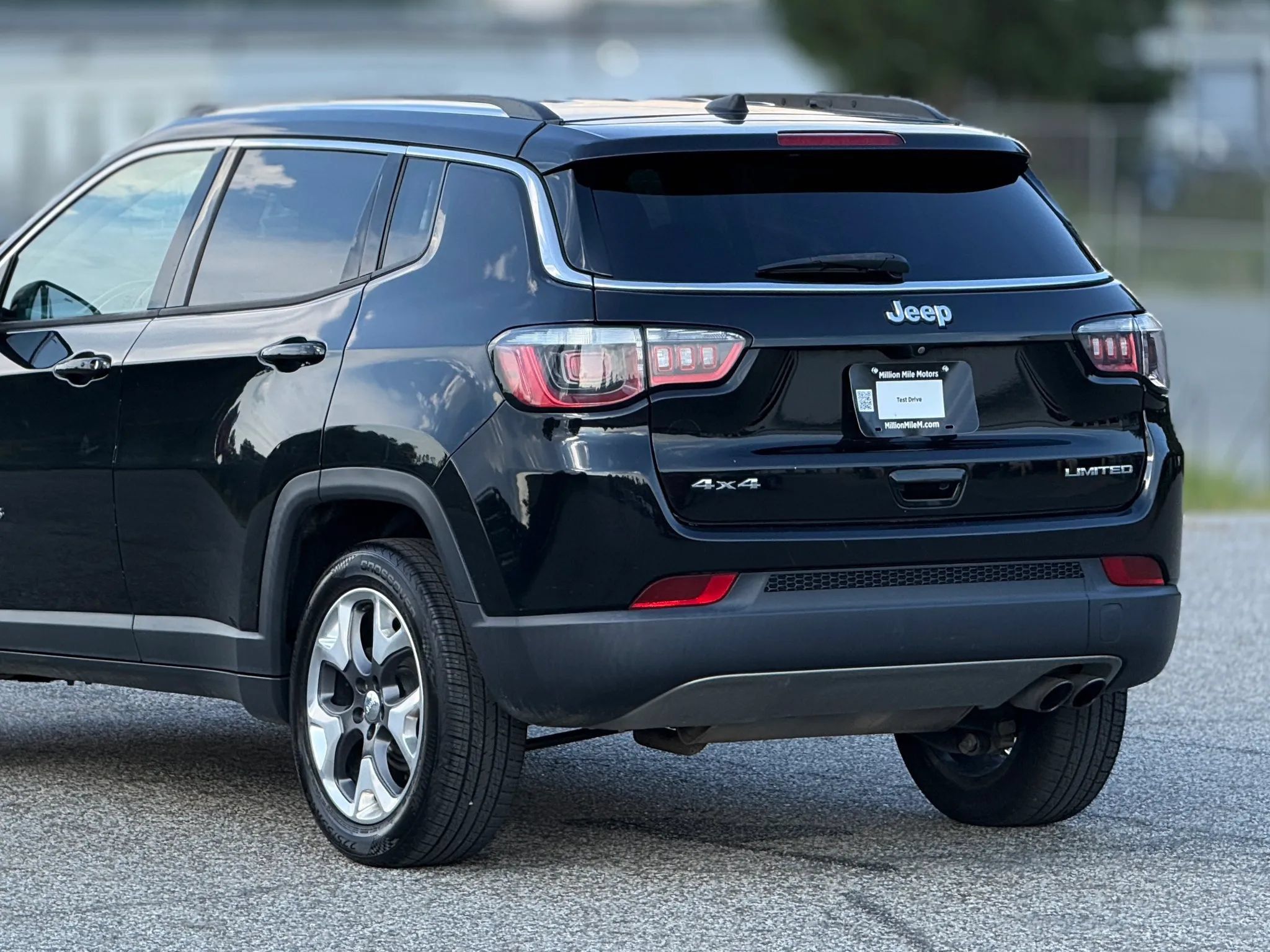 Used 2018 Jeep Compass Limited AWD/4WD image 16