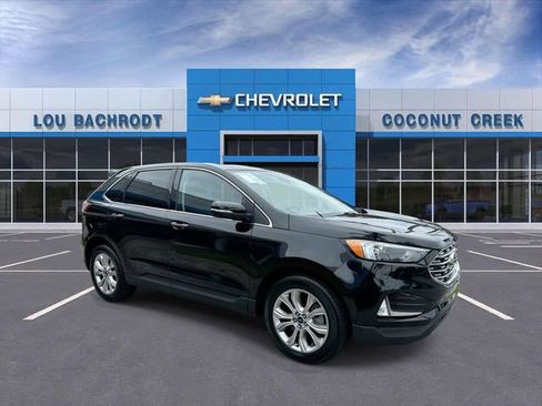 Used 2022 Ford Edge Titanium AWD/4WD image 2