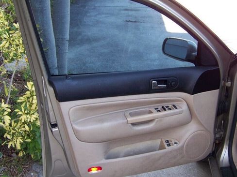 Used 2005 Volkswagen Jetta GLS image 10