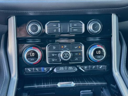 Used 2023 GMC Yukon Denali RWD image 16