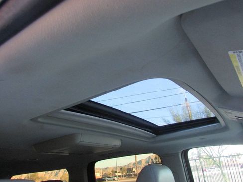 Used 2010 GMC Yukon XL SLT image 15