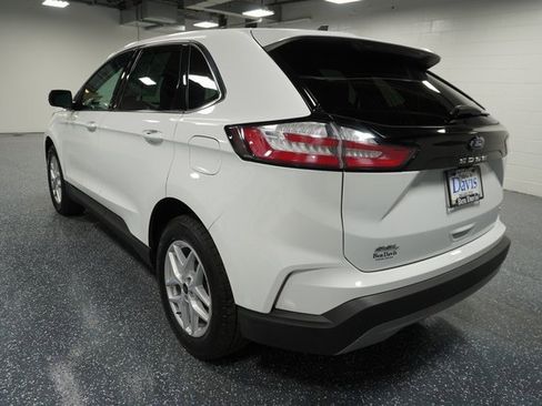 Used 2024 Ford Edge SEL image 2