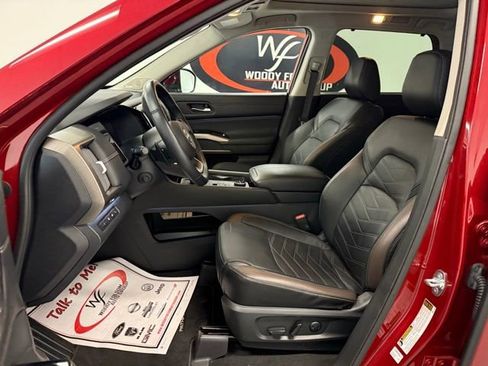 Used 2023 Nissan Pathfinder Platinum image 12