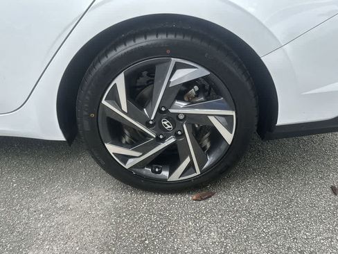 Used 2024 Hyundai Elantra Limited FWD image 10