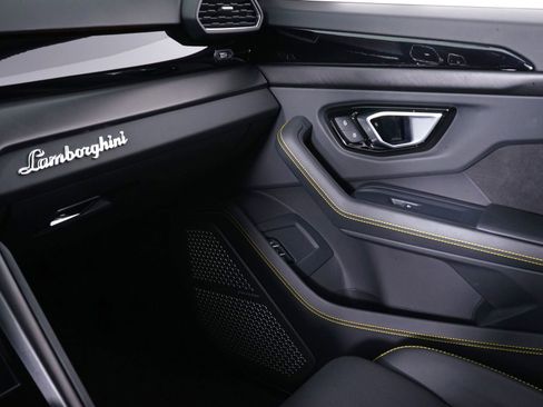 Used 2023 Lamborghini Urus S AWD/4WD image 23