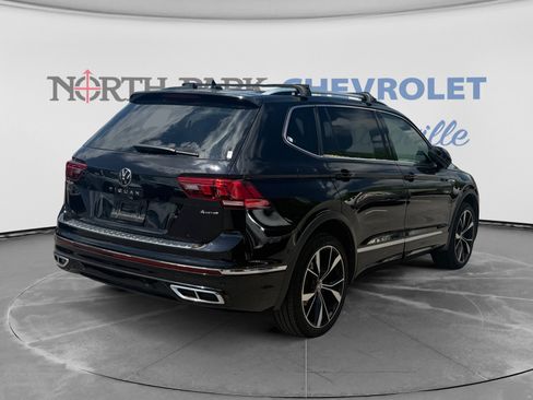 Used 2022 Volkswagen Tiguan SEL R-Line AWD/4WD image 5