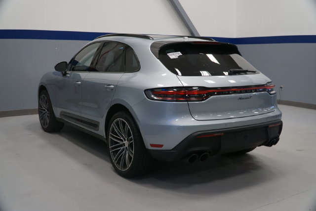 Certified 2026 Porsche Macan AWD/4WD image 3