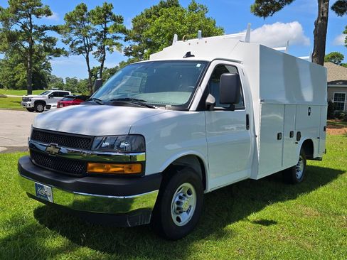 New 2025 Chevrolet Express 3500 w/ Power Convenience Package RWD image 8
