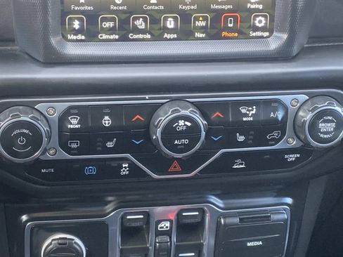 Used 2023 Jeep Wrangler Unlimited Sahara w/ Cold Weather Group image 28