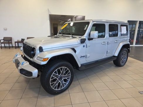 Used 2024 Jeep Wrangler High Altitude AWD/4WD image 3