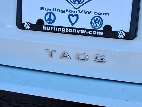 Certified 2023 Volkswagen Taos SE w/ Panoramic Sunroof Package AWD/4WD image 31