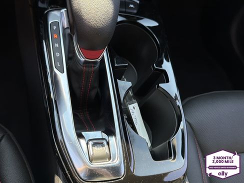 Used 2024 Chevrolet Trax RS FWD image 24