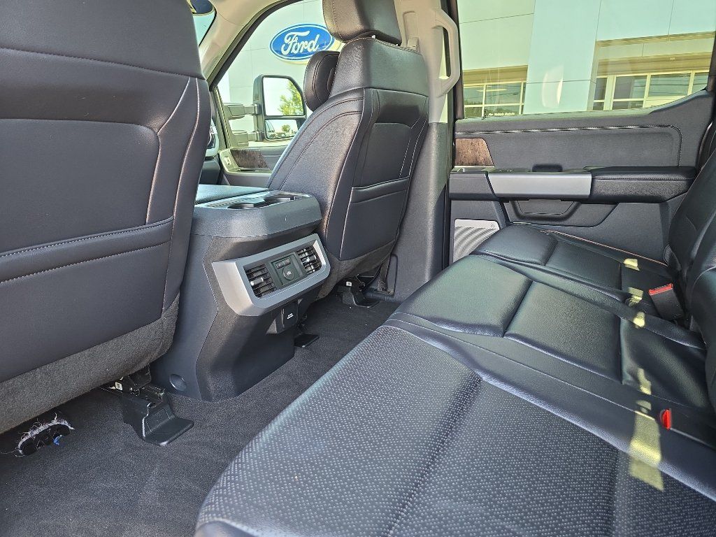 Used 2025 Ford F350 Lariat w/ Lariat Ultimate Package AWD/4WD image 19