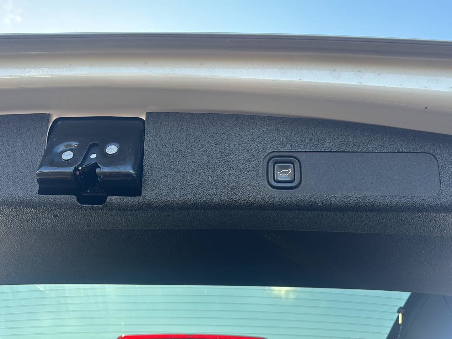 Used 2013 GMC Yukon XL Denali AWD/4WD image 19