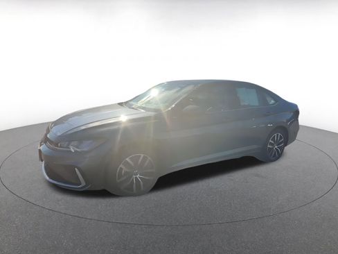 Used 2025 Volkswagen Jetta SE image 8