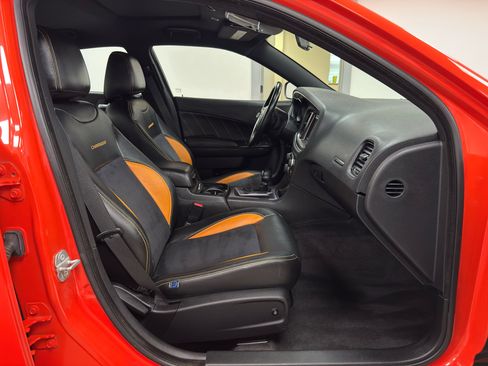 Used 2018 Dodge Charger SXT w/ Blacktop Package image 10