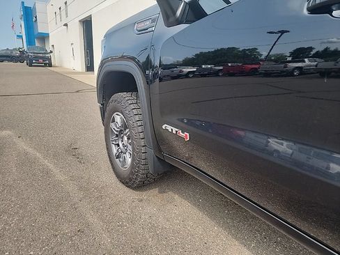 Used 2022 GMC Sierra 1500 AT4 w/ AT4 Premium Package AWD/4WD image 6