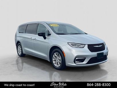 Used 2026 Chrysler Pacifica Select