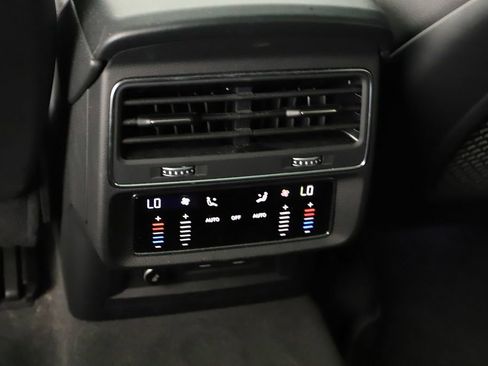 Used 2022 Audi Q8 Premium Plus AWD/4WD image 18