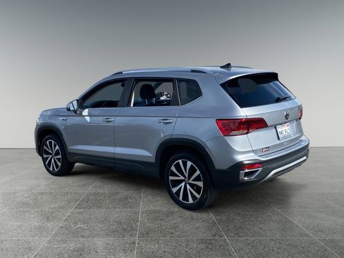 Used 2024 Volkswagen Taos SE FWD image 3