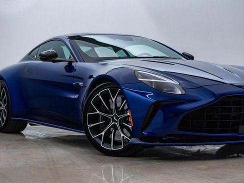 Used 2025 Aston Martin V8 Vantage Coupe image 2