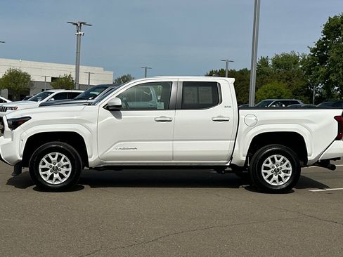 Used 2025 Toyota Tacoma SR5 image 7