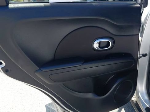 Used 2016 Kia Soul FWD image 23