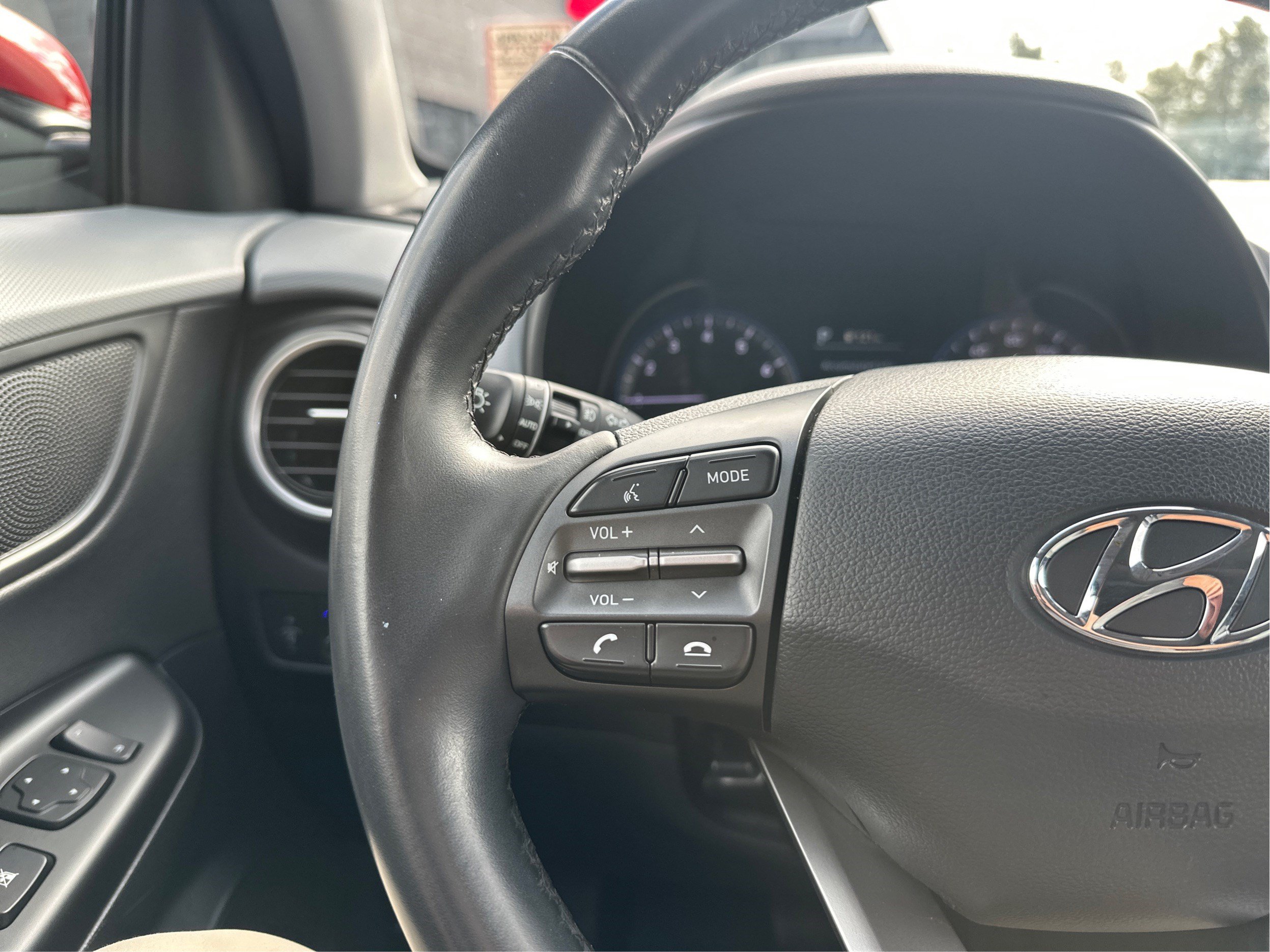 Used 2019 Hyundai Kona Ultimate AWD/4WD image 33