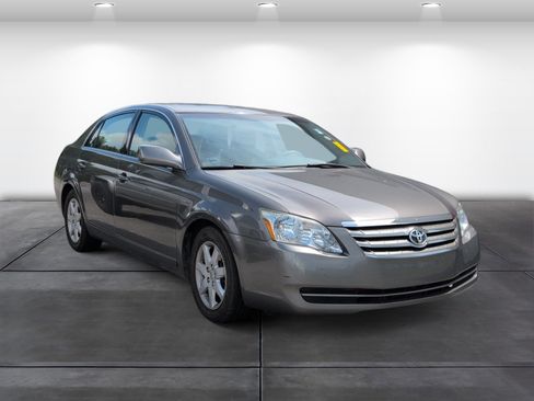 Used 2006 Toyota Avalon XL FWD image 2