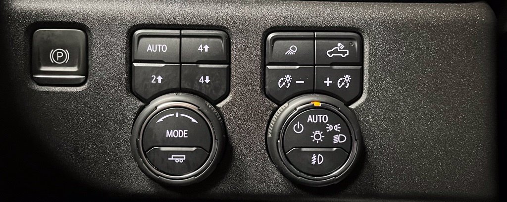 Used 2024 Chevrolet Silverado 1500 High Country w/ High Country Premium Package AWD/4WD image 33