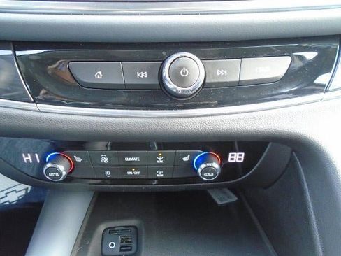 Used 2020 Buick Enclave Essence w/ Sound and Sites Package AWD/4WD image 12