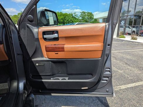 Used 2017 Toyota Sequoia Platinum AWD/4WD image 31