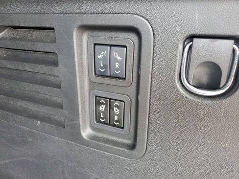 Used 2024 Chevrolet Traverse RS AWD/4WD image 32