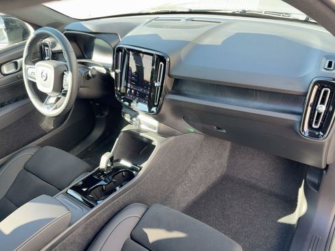 Certified 2023 Volvo XC40 Recharge Ultimate image 27