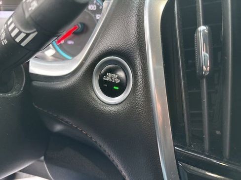 Used 2020 Chevrolet Traverse LT image 20