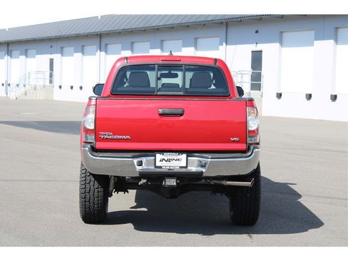 Used 2014 Toyota Tacoma 4x4 Double Cab image 3