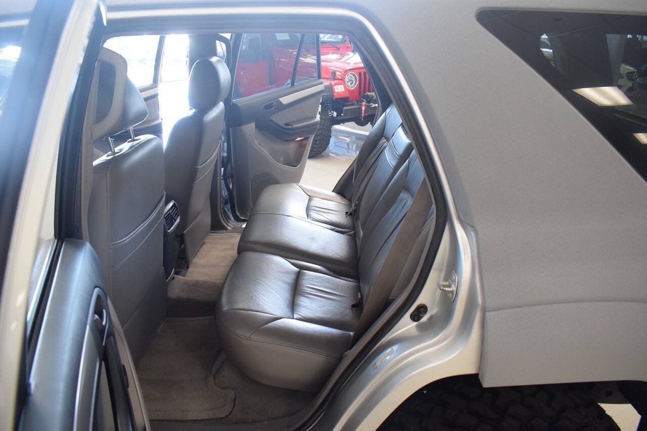 Used 2005 Toyota 4Runner Sport AWD/4WD image 32