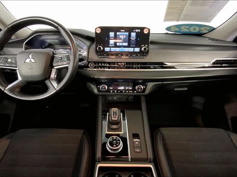 Used 2024 Mitsubishi Outlander SE AWD/4WD image 14