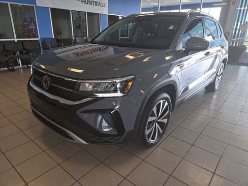 Used 2024 Volkswagen Taos SE image 4