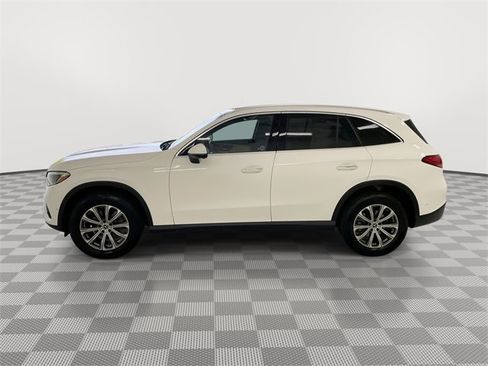 Used 2025 Mercedes-Benz GLC 300 4MATIC image 6
