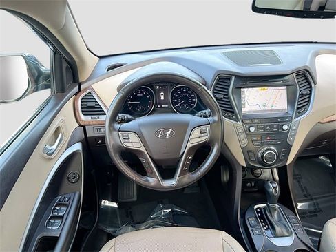 Used 2018 Hyundai Santa Fe SE image 24