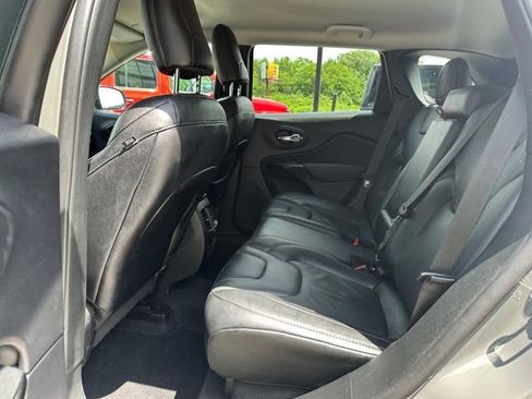 Used 2023 Jeep Cherokee Altitude Lux AWD/4WD image 12