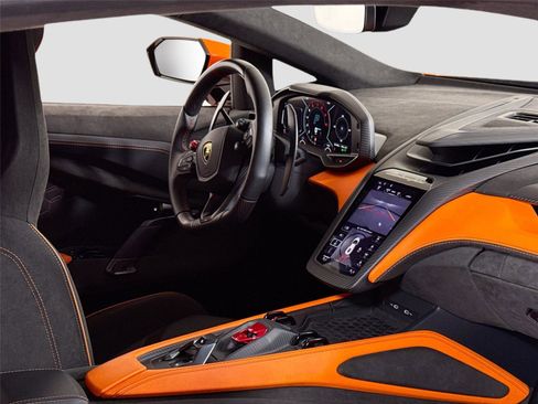 Used 2024 Lamborghini Revuelto Today's MSRP 771K * Only 1,400 image 31